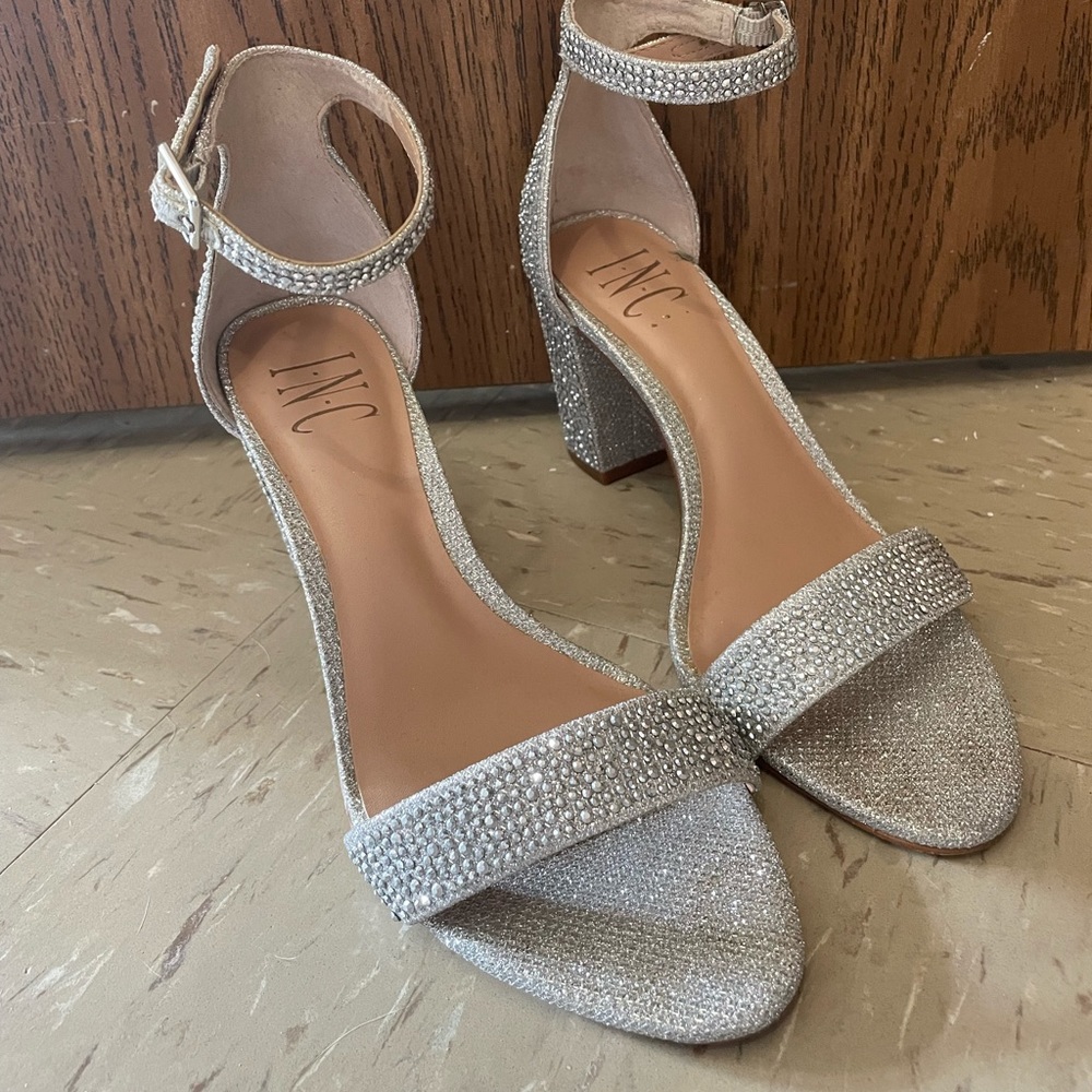 Sliver Sparkly Heels Only Worn Once Size 6 In Wom… - image 1
